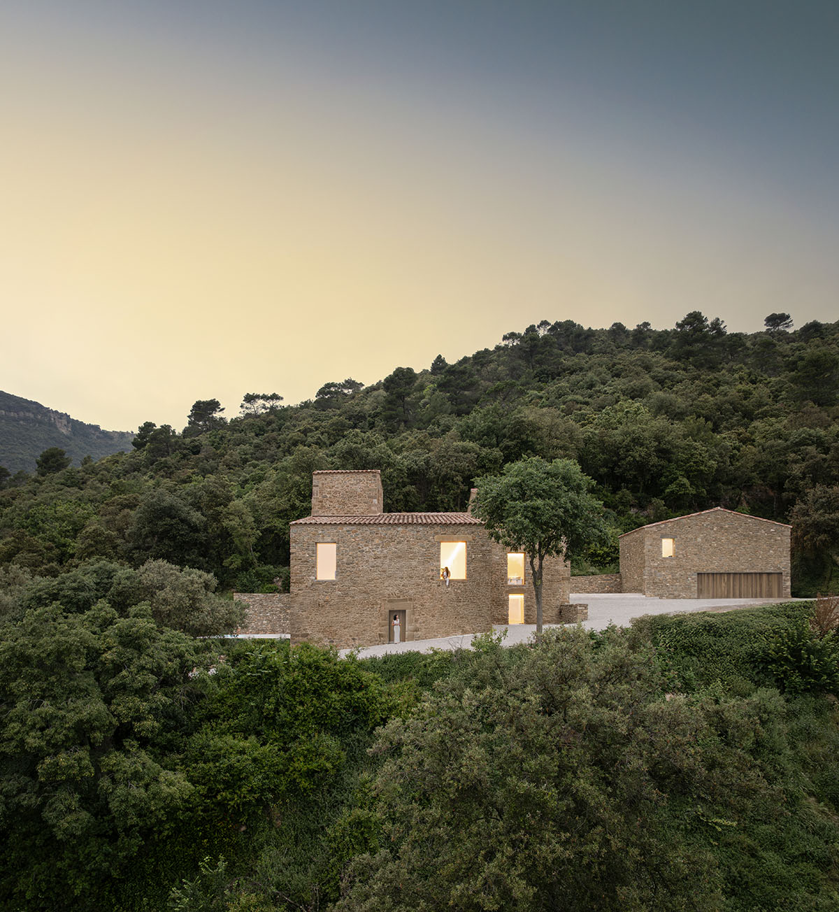 Fran Silvestre Arquitectos revives tradition with a seamless restoration of a farmhouse in Girona 