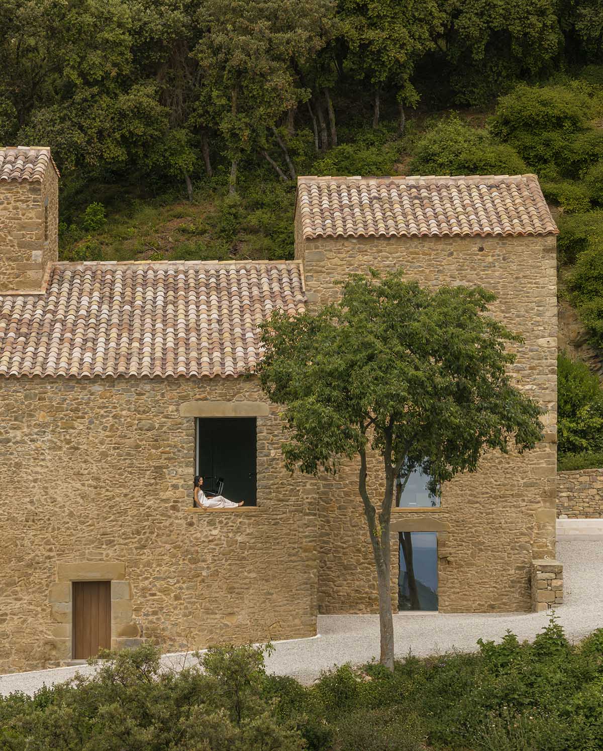 Fran Silvestre Arquitectos revives tradition with a seamless restoration of a farmhouse in Girona 