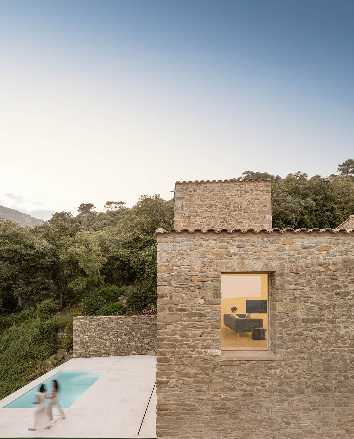 Fran Silvestre Arquitectos revives tradition with a seamless restoration of a farmhouse in Girona 