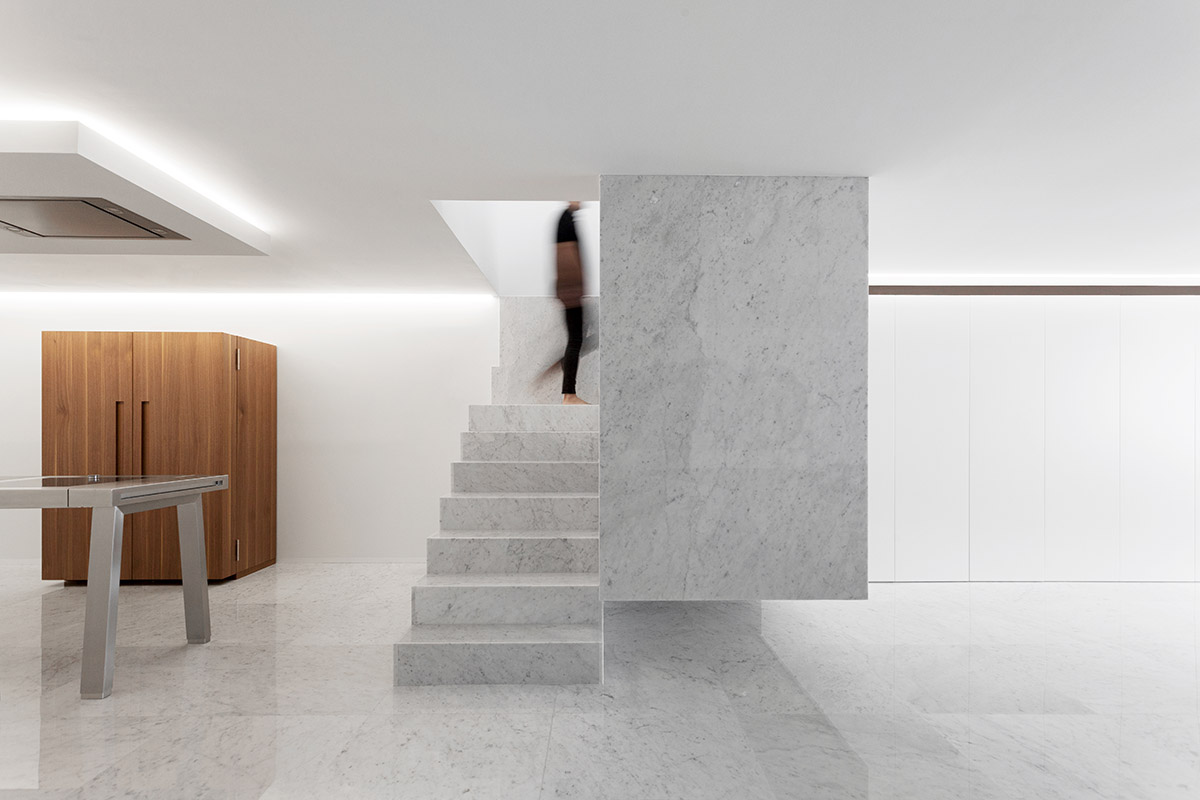 Fran Silvestre Arquitectos completes renovation of interior of a penthouse in Costa Blanca