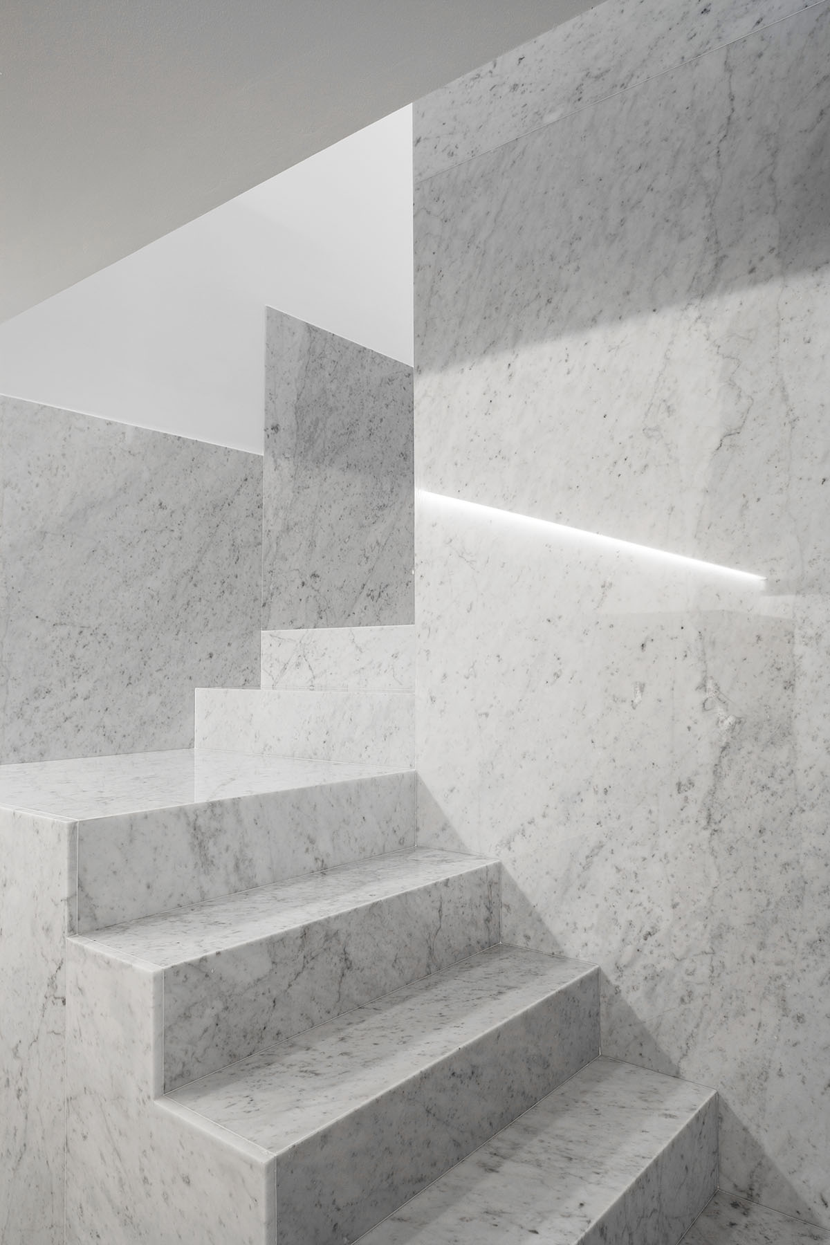 Fran Silvestre Arquitectos completes renovation of interior of a penthouse in Costa Blanca