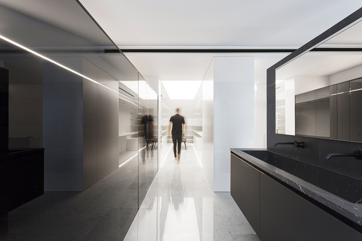 Fran Silvestre Arquitectos completes renovation of interior of a penthouse in Costa Blanca