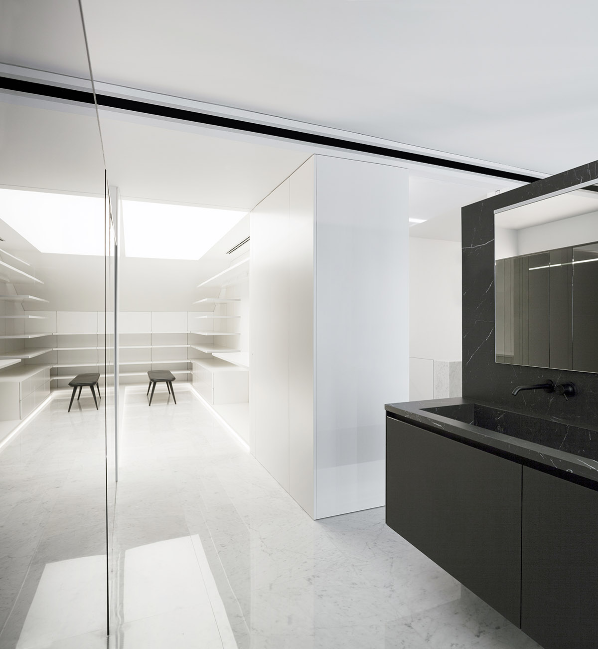 Fran Silvestre Arquitectos completes renovation of interior of a penthouse in Costa Blanca