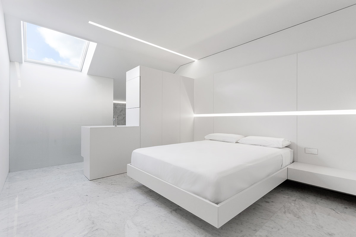 Fran Silvestre Arquitectos completes renovation of interior of a penthouse in Costa Blanca