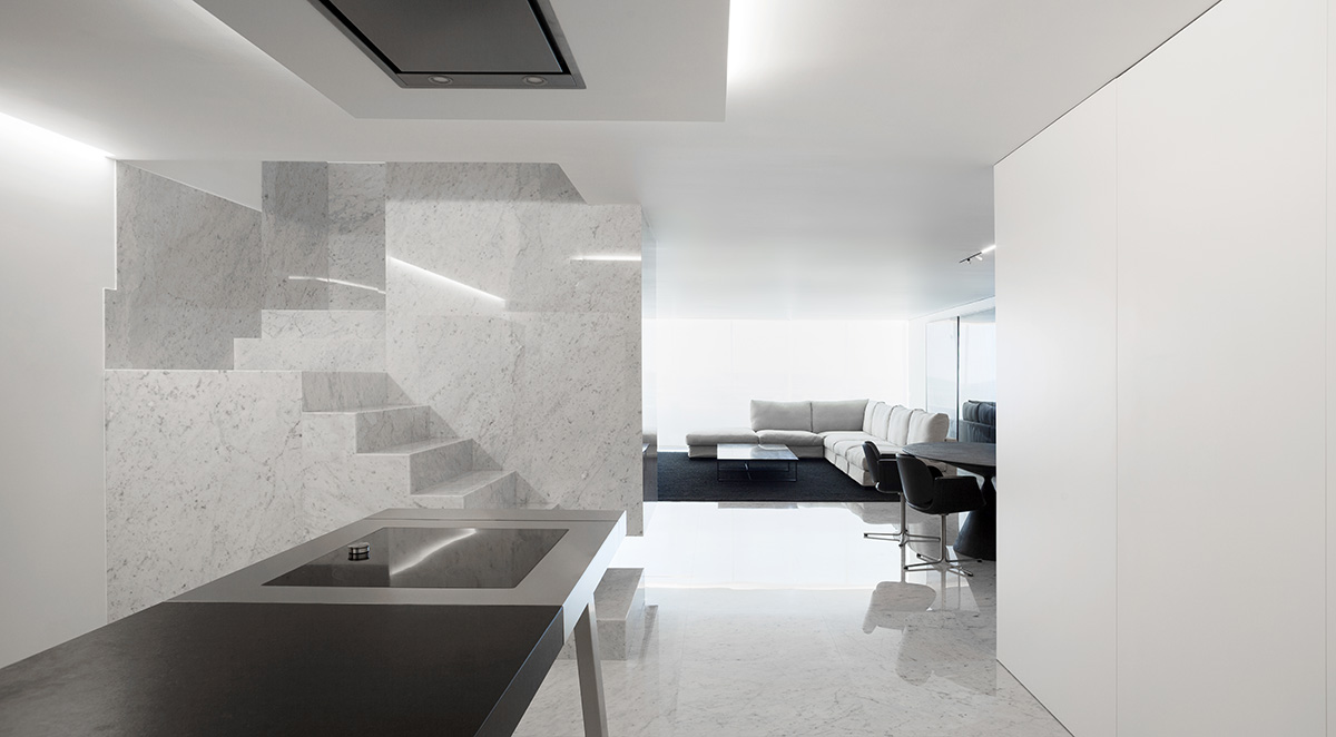 Fran Silvestre Arquitectos completes renovation of interior of a penthouse in Costa Blanca