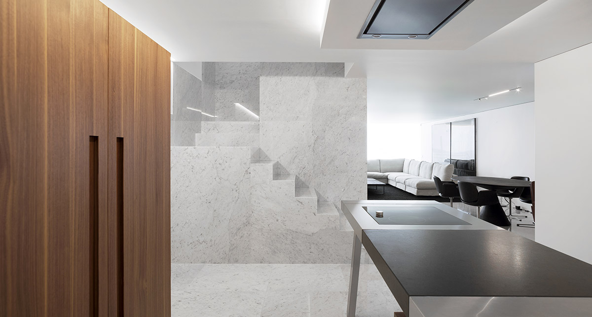 Fran Silvestre Arquitectos completes renovation of interior of a penthouse in Costa Blanca