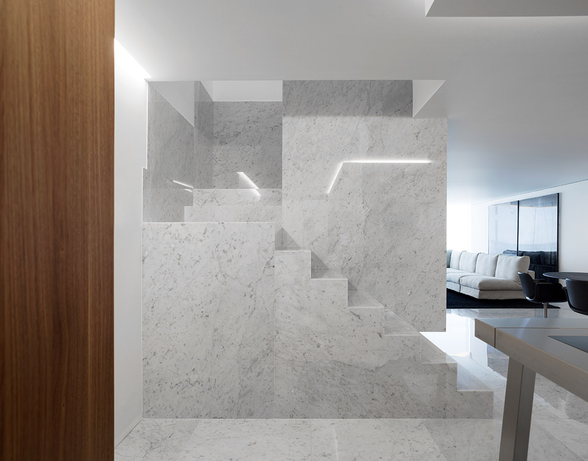 Fran Silvestre Arquitectos completes renovation of interior of a penthouse in Costa Blanca