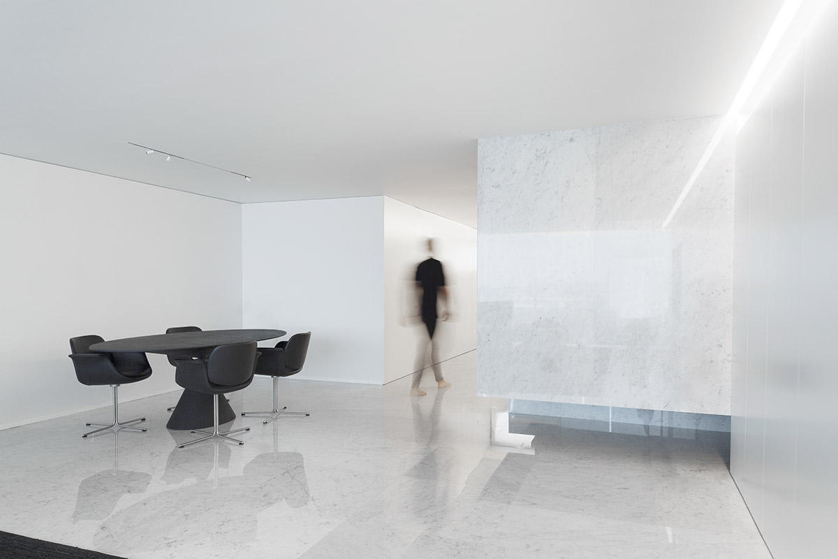 Fran Silvestre Arquitectos completes renovation of interior of a penthouse in Costa Blanca