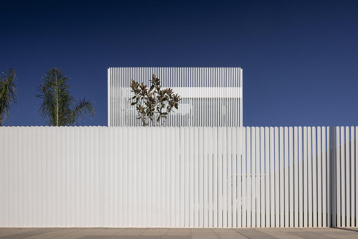 Fran Silvestre Arquitectos reveals permeable Piera House in Spain
