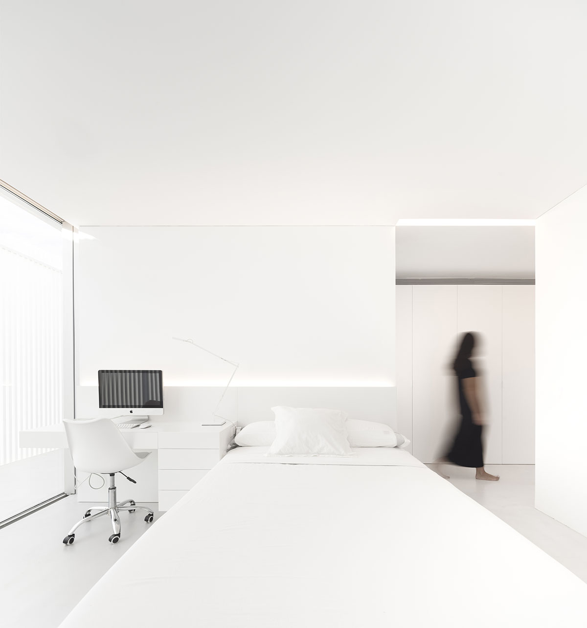 Fran Silvestre Arquitectos reveals permeable Piera House in Spain