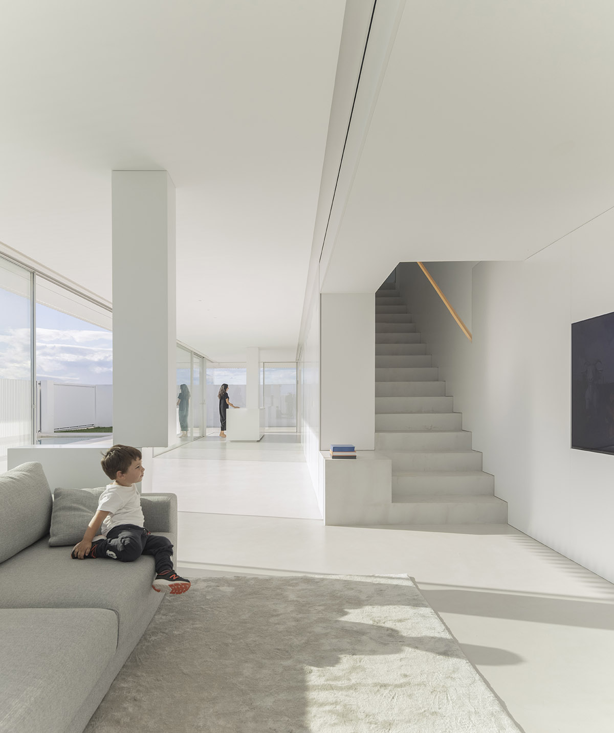 Fran Silvestre Arquitectos reveals permeable Piera House in Spain