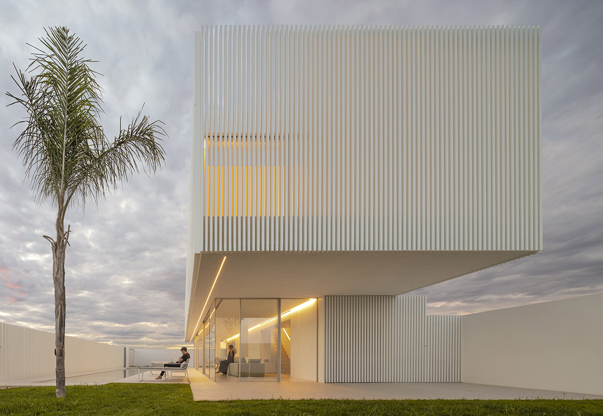 Fran Silvestre Arquitectos reveals permeable Piera House in Spain