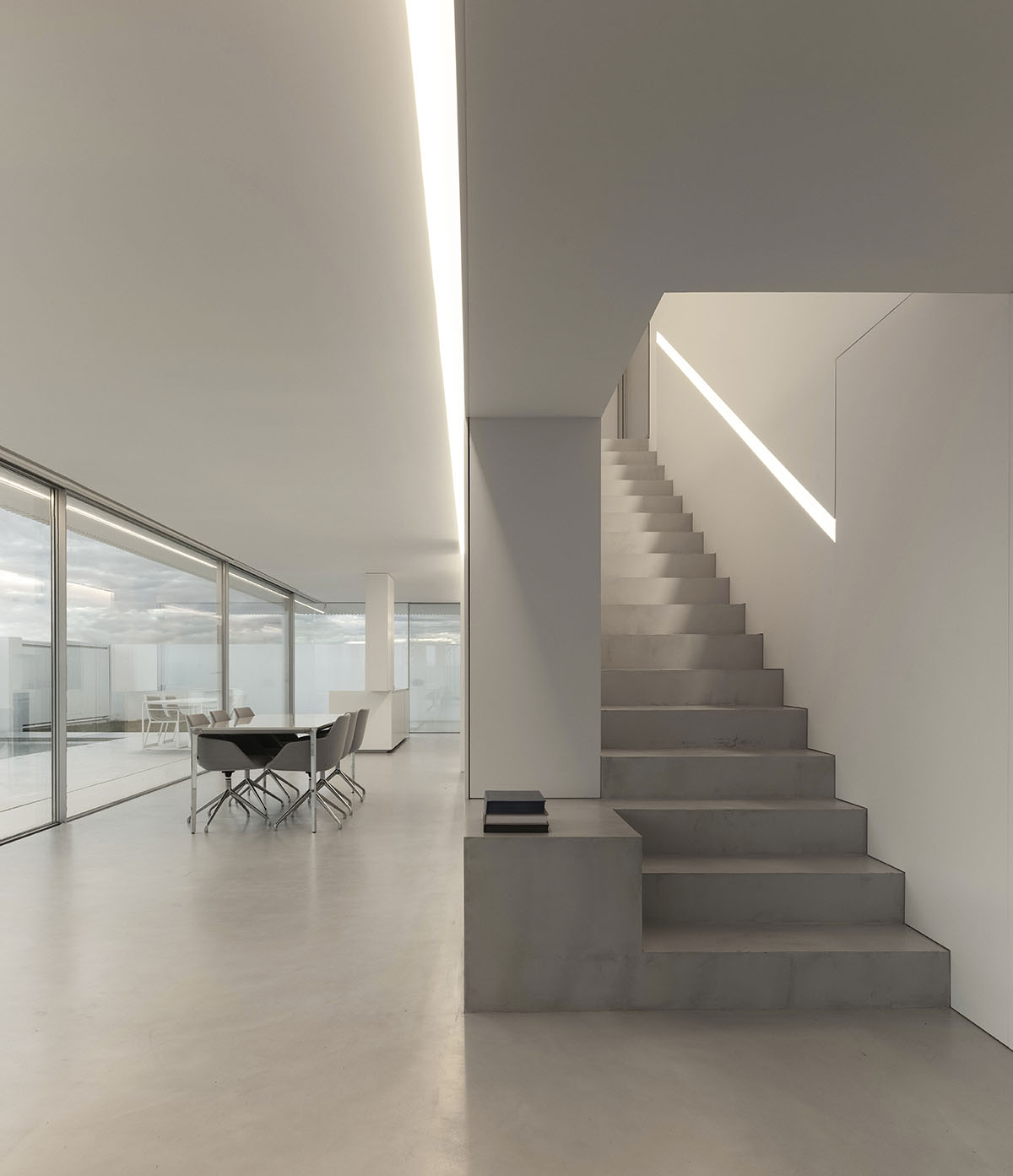 Fran Silvestre Arquitectos reveals permeable Piera House in Spain