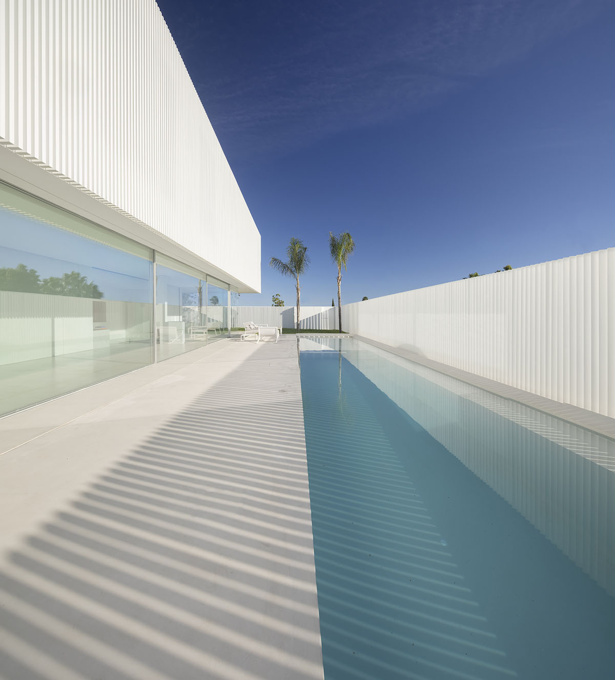 Fran Silvestre Arquitectos reveals permeable Piera House in Spain