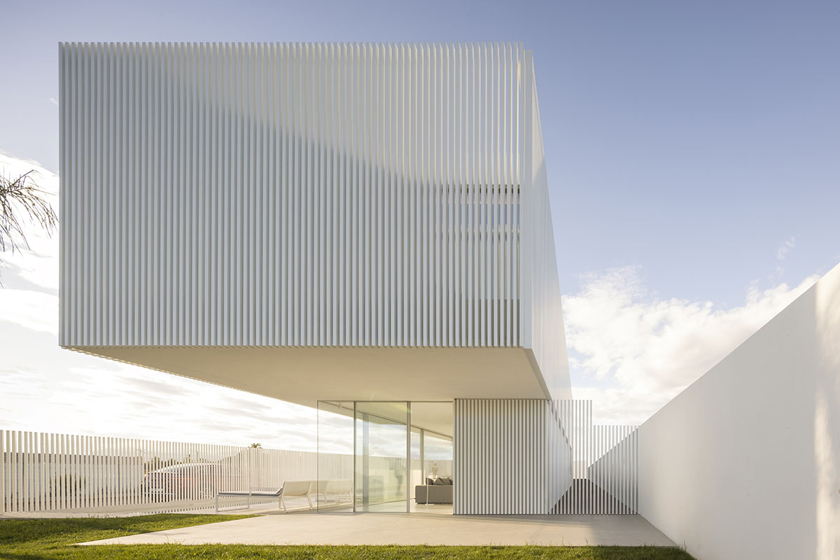 Fran Silvestre Arquitectos reveals permeable Piera House in Spain