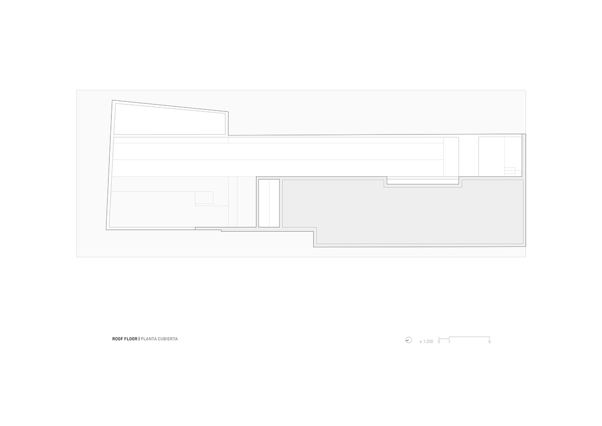 Fran Silvestre reinterprets traditional farmhouses of Ribera Alta with all-white Pati Blau house