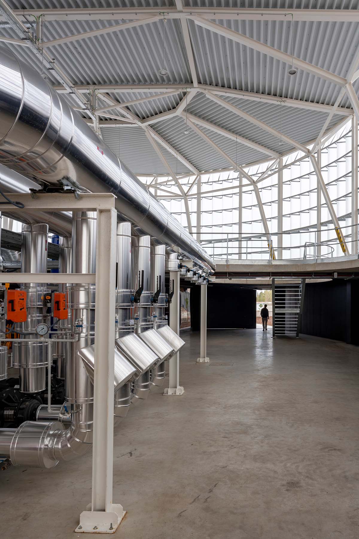 FRPO Rodríguez & Oriol built thermal power plant with steel base and translucent lantern in Spain 