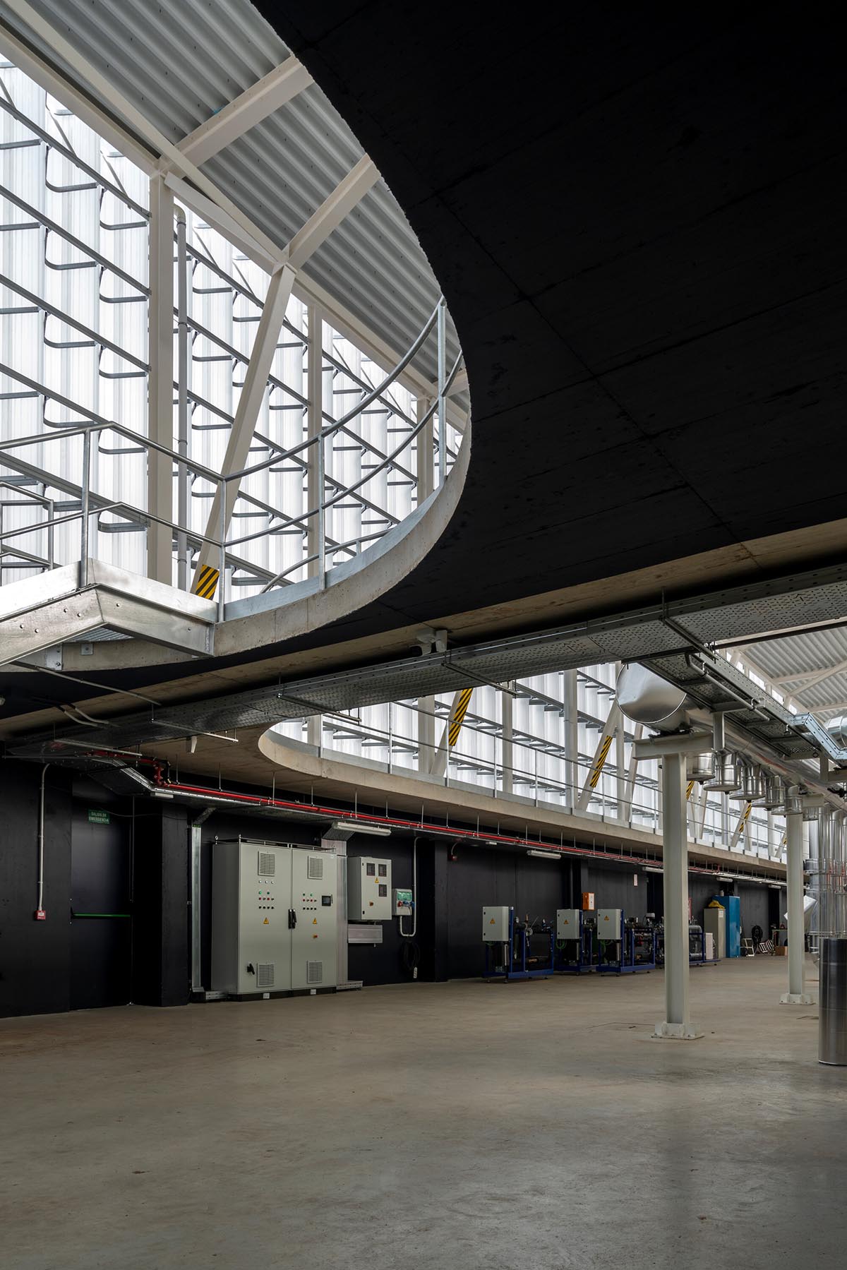 FRPO Rodríguez & Oriol built thermal power plant with steel base and translucent lantern in Spain 