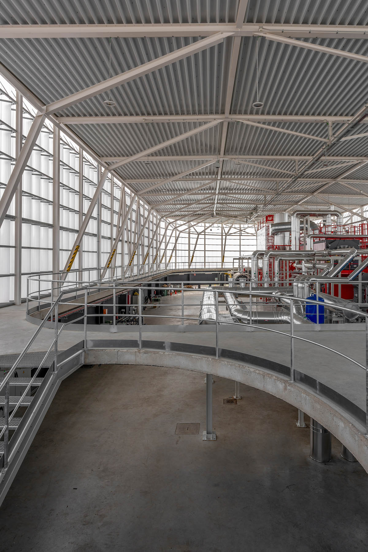 FRPO Rodríguez & Oriol built thermal power plant with steel base and translucent lantern in Spain 