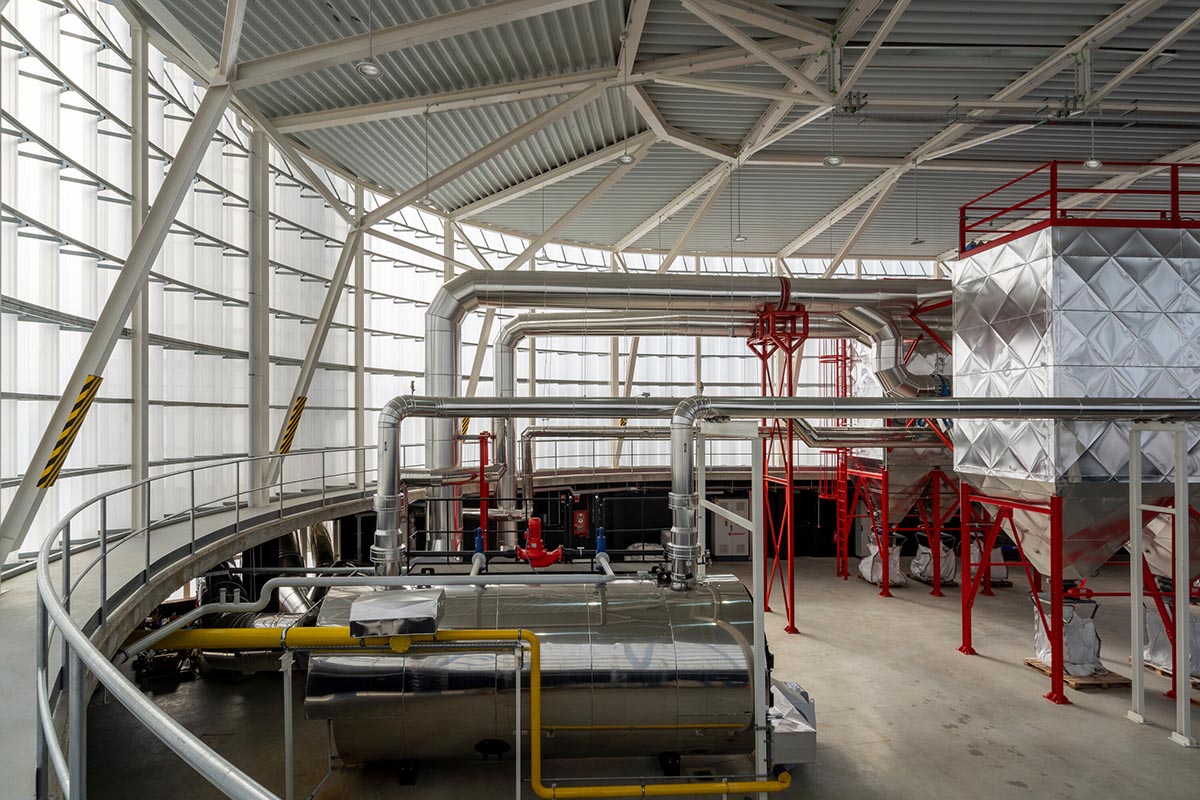 FRPO Rodríguez & Oriol built thermal power plant with steel base and translucent lantern in Spain 
