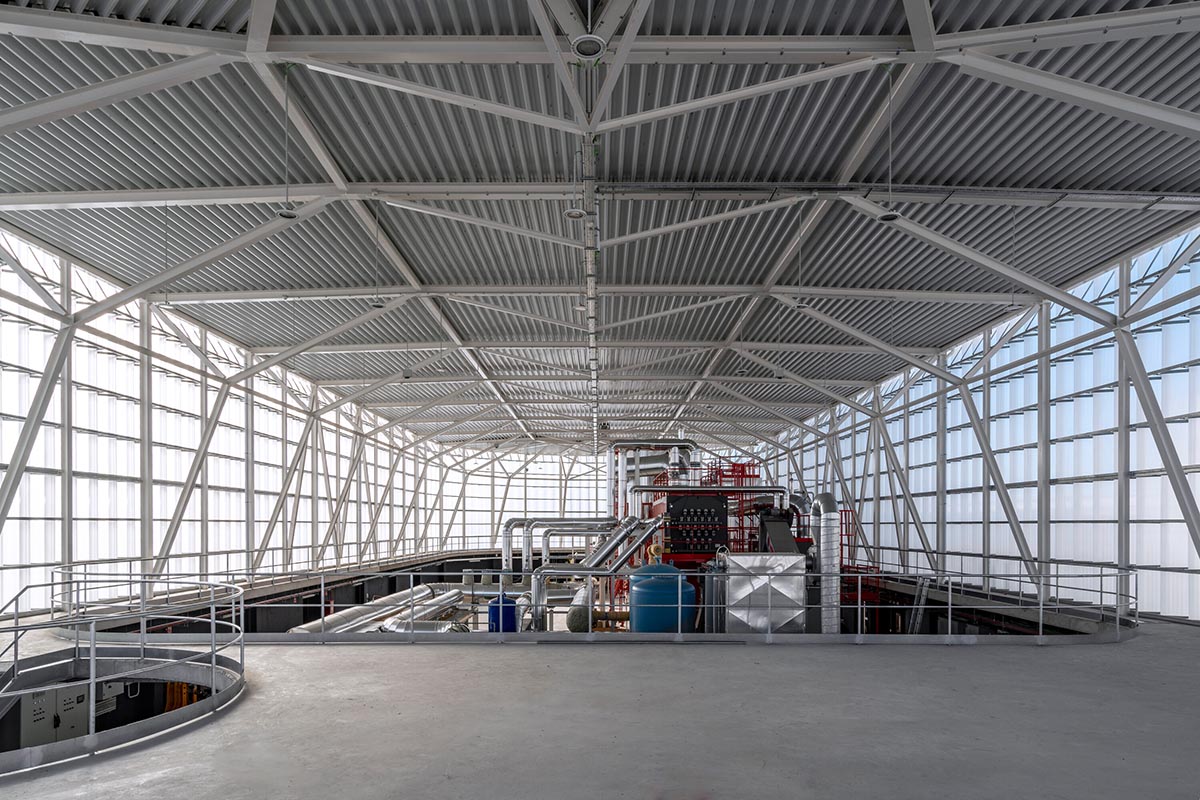 FRPO Rodríguez & Oriol built thermal power plant with steel base and translucent lantern in Spain 