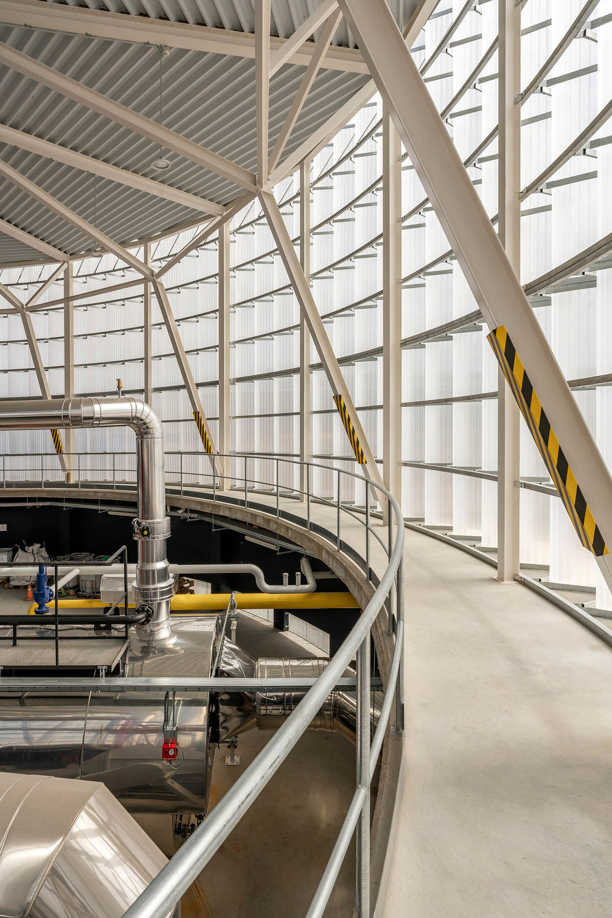 FRPO Rodríguez & Oriol built thermal power plant with steel base and translucent lantern in Spain 