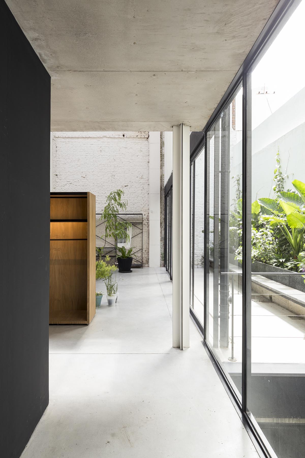 Ana Smud Studio transforms old warehouse into office and exhibition space in Buenos Aires city