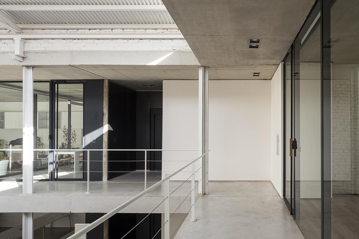 Ana Smud Studio transforms old warehouse into office and exhibition space in Buenos Aires city