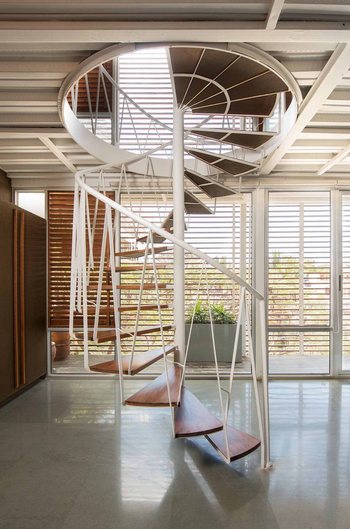 Funktion Design Studio’s Concrete Portals Carry and Suspend Office Spaces