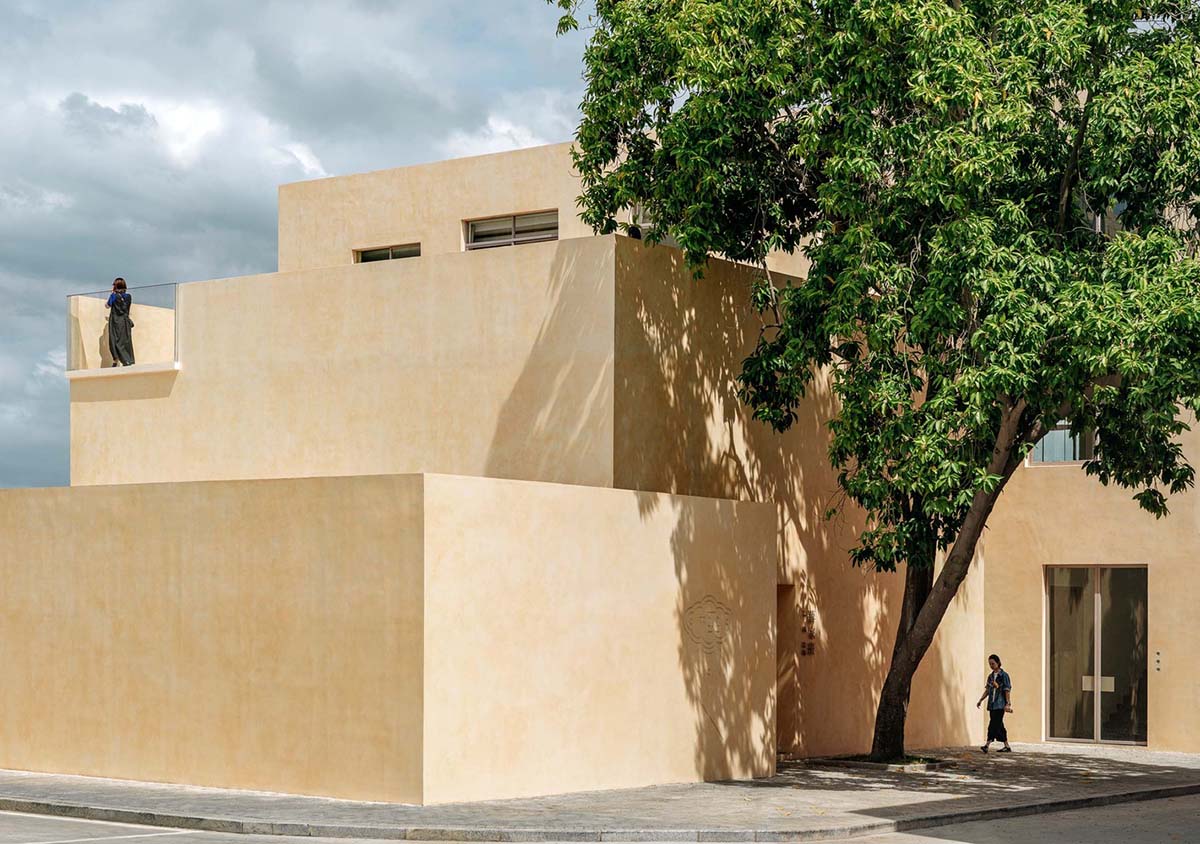 Ladder-Like sandalwood yellow volumes form Buddha artist's exhibition space and studio in China