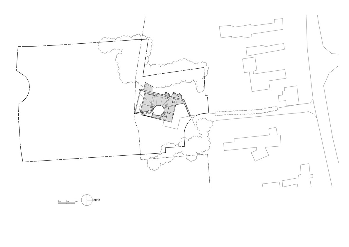 Featherstone Young creates meandering green roof for Stonecrop House in Rutland, UK