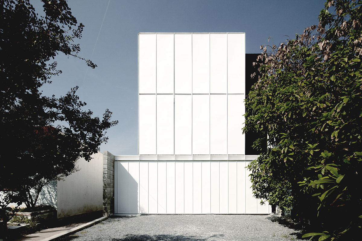 S-AR completes all-white gallery building in Monterrey, Mexico