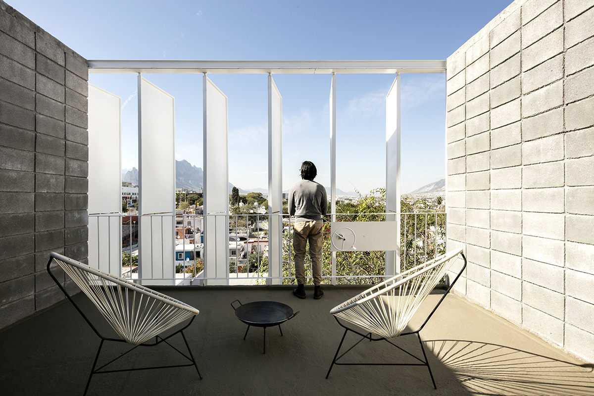 S-AR завершает полностью белое здание галереи в Монтеррее, Мексика.