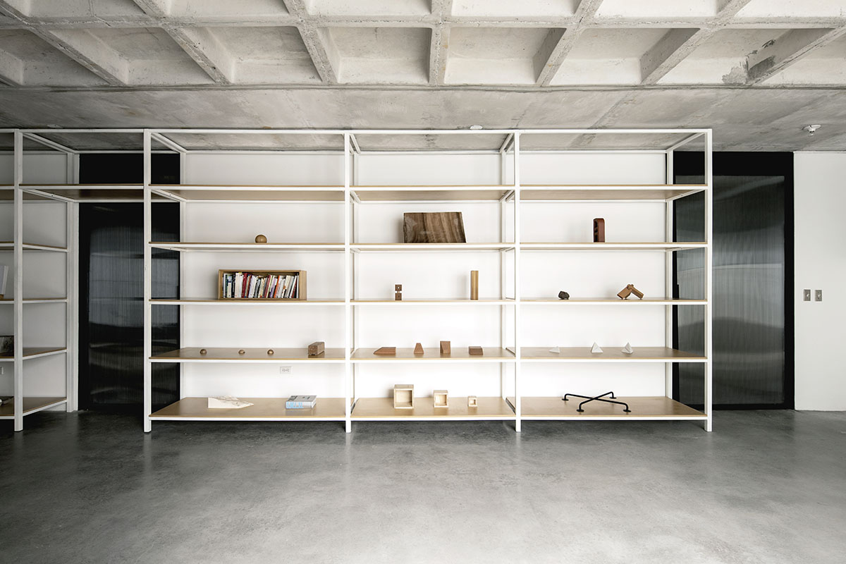 S-AR completes all-white gallery building in Monterrey, Mexico