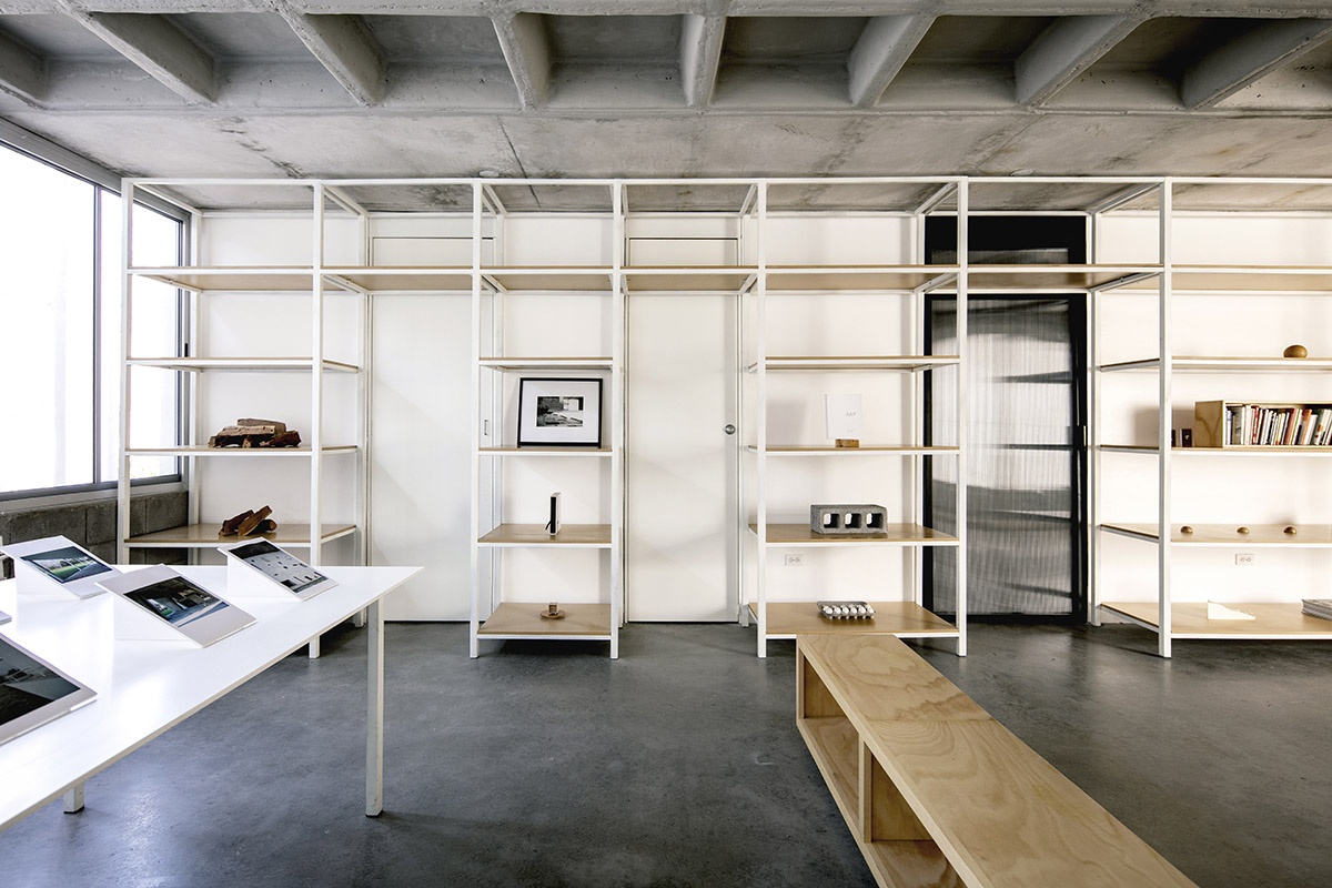 S-AR completes all-white gallery building in Monterrey, Mexico