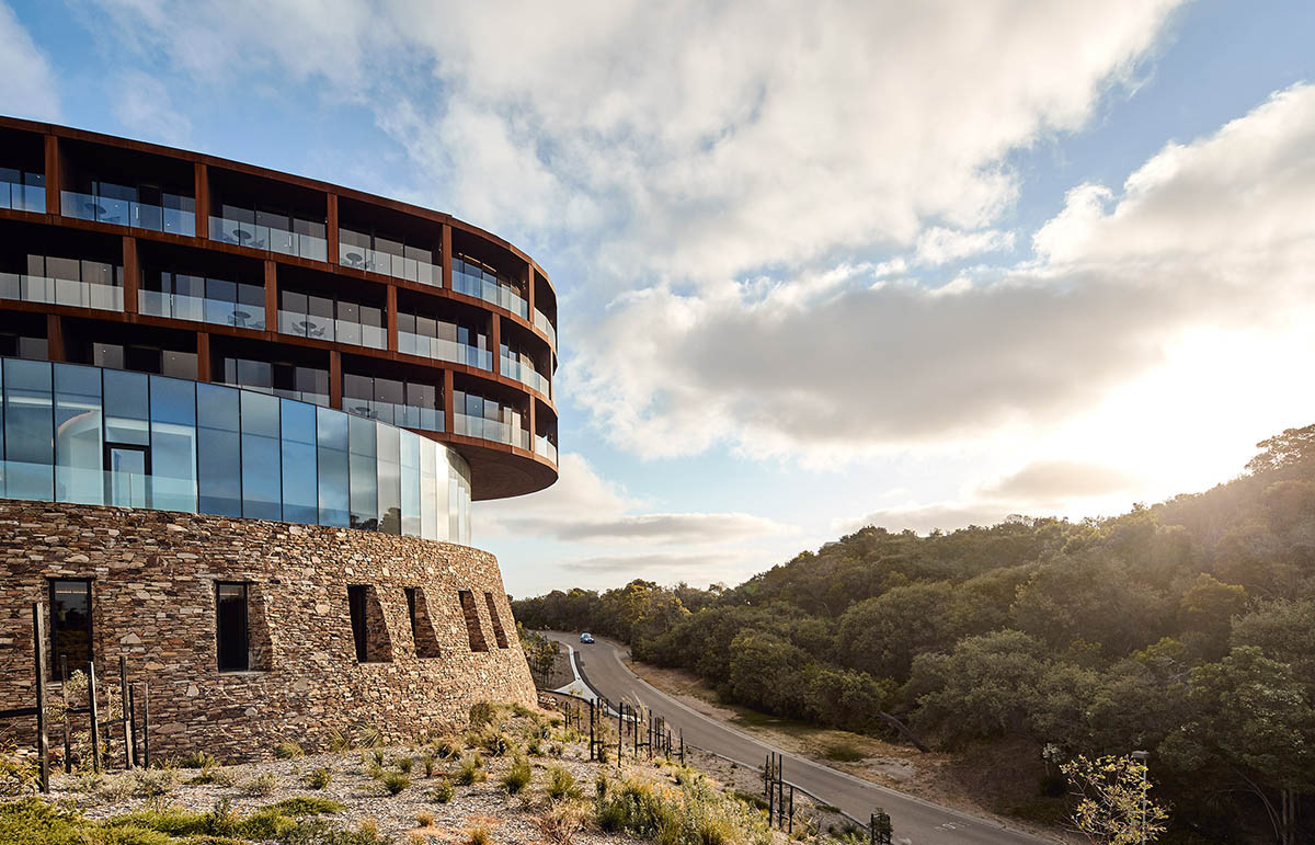 Wood Marsh completes sinuous resort anchored on hand-built locally sourced stone plinth in Australia