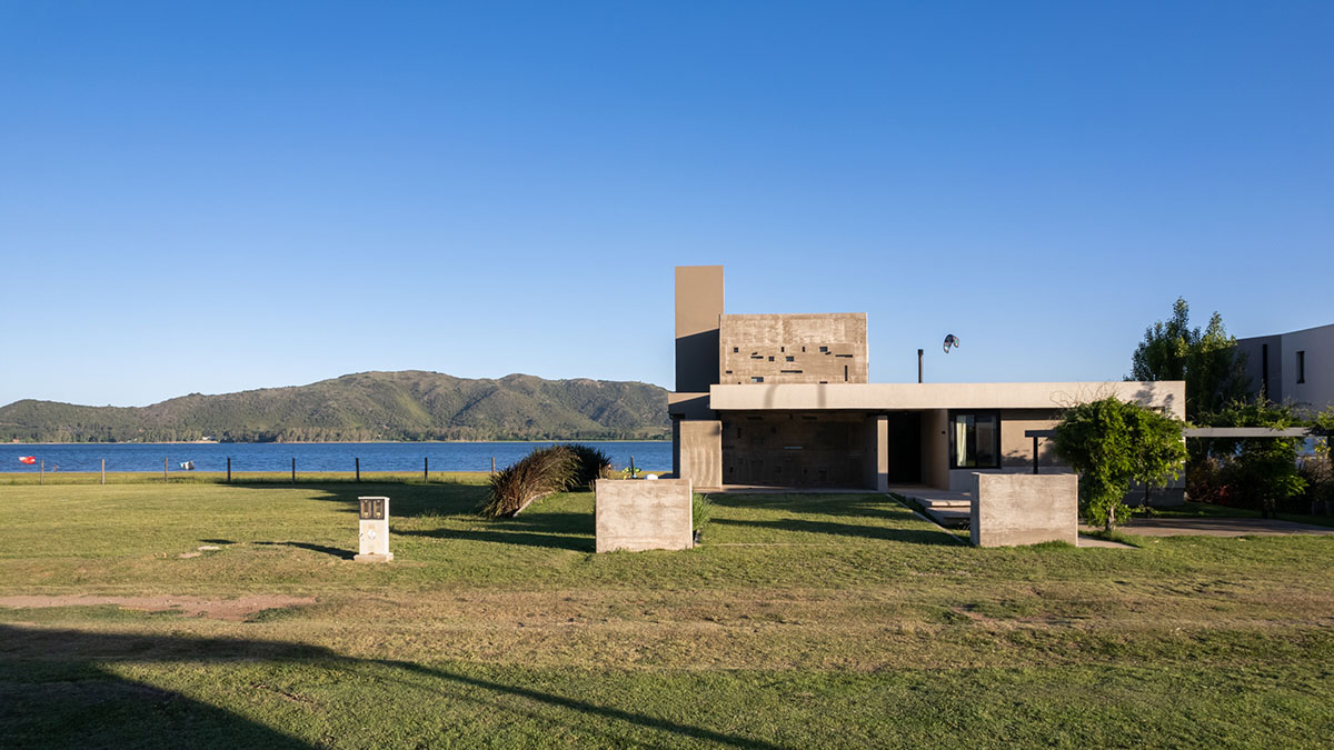 Development Architectural Group completes SC House in Córdoba