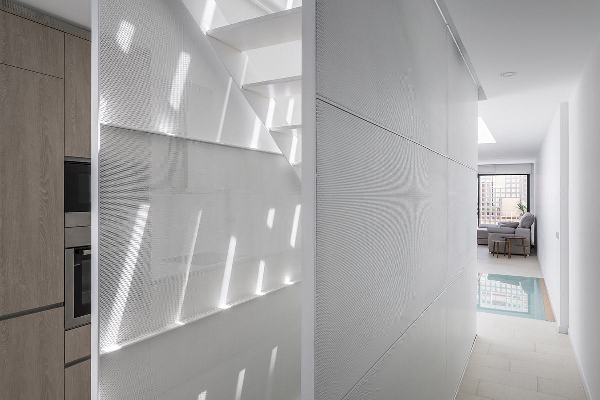 Viraje arquitectura creates perforated façade for elongated family house to play with natural light