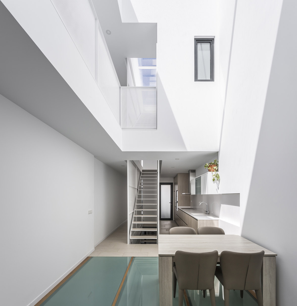 Viraje arquitectura creates perforated façade for elongated family house to play with natural light