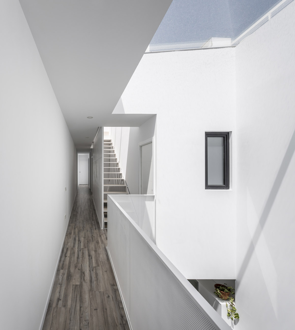 Viraje arquitectura creates perforated façade for elongated family house to play with natural light