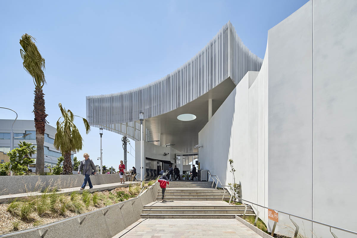 Genton completes Frankston Station with curvaceous canopy in Australia