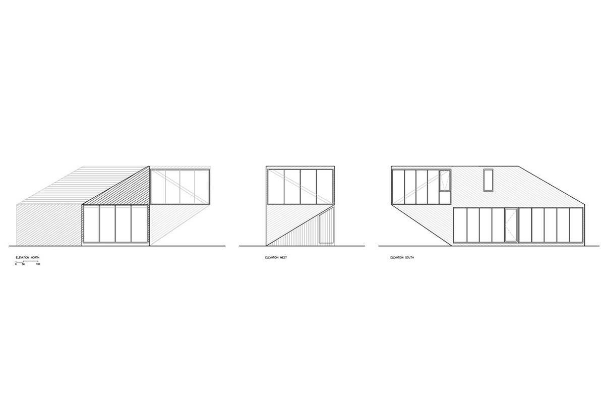 2DM Arquitectos designs compact and black cabin overlooking the Pacific Ocean in Chile