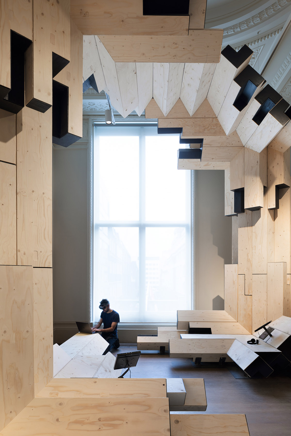 Gilles Retsin combines timber construction with Augmented Reality and Automation at the RA