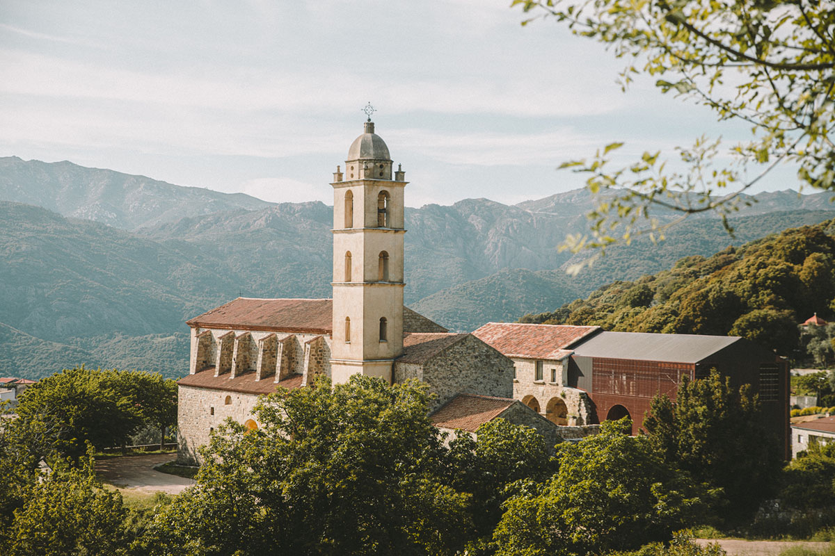 Amelia Tavella Architectes extends historic convent with copper structure in France