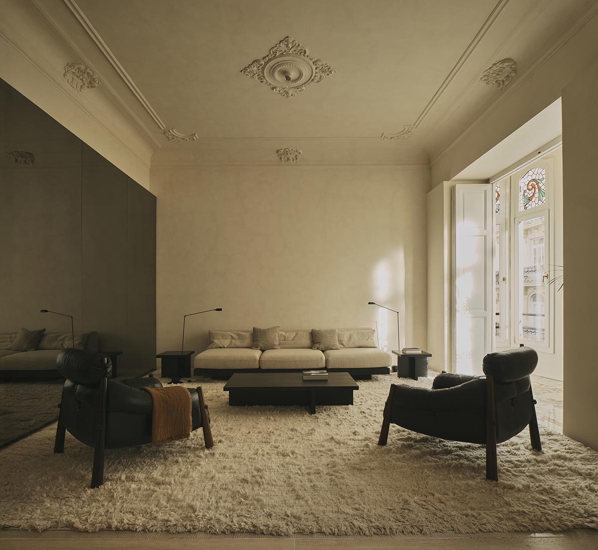 Balzar Architects complete interiors for GE Apartment with a wabi-sabi aesthetic in Valencia