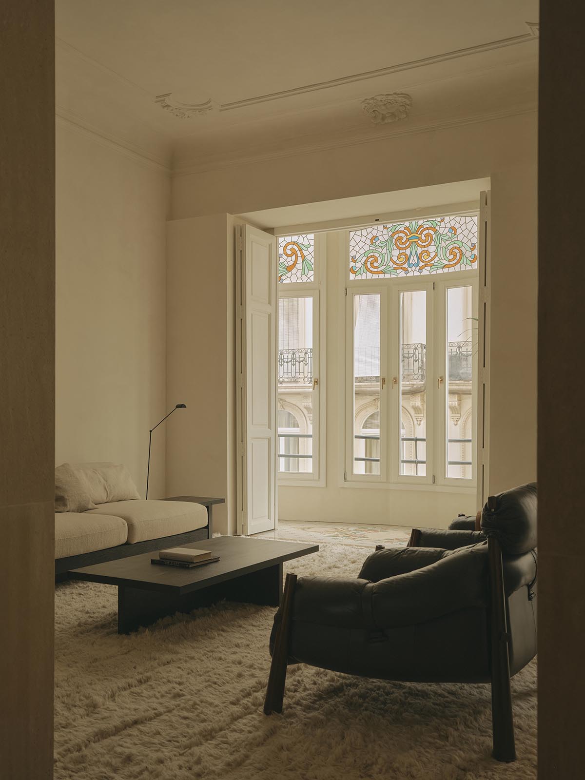 Balzar Architects complete interiors for GE Apartment with a wabi-sabi aesthetic in Valencia