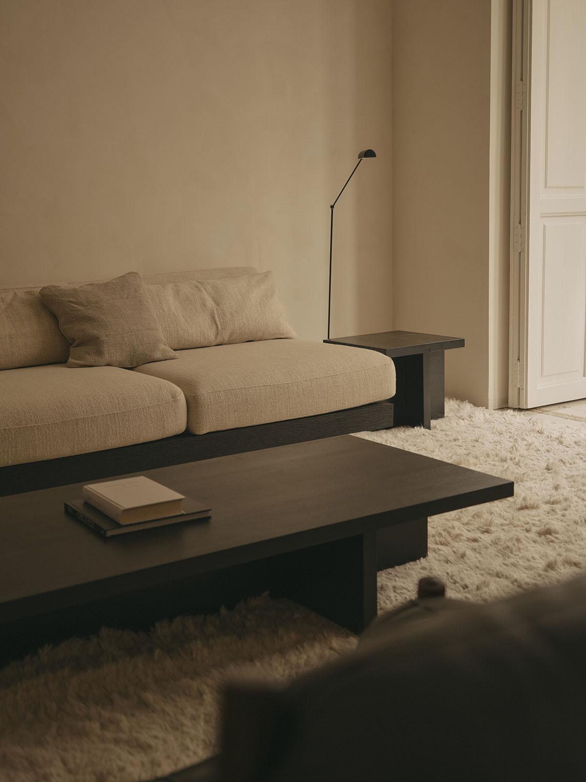 Balzar Architects complete interiors for GE Apartment with a wabi-sabi aesthetic in Valencia