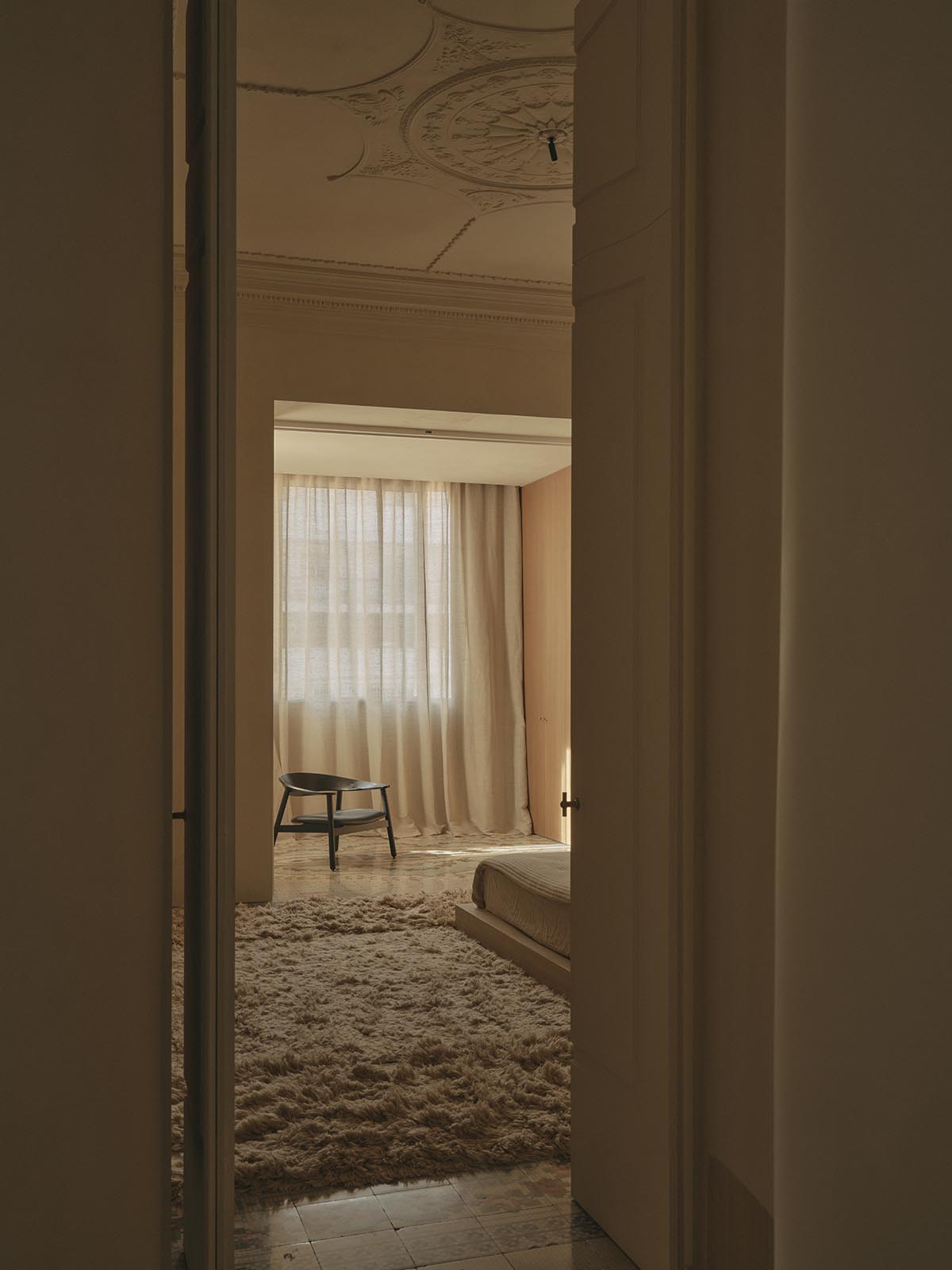 Balzar Architects complete interiors for GE Apartment with a wabi-sabi aesthetic in Valencia