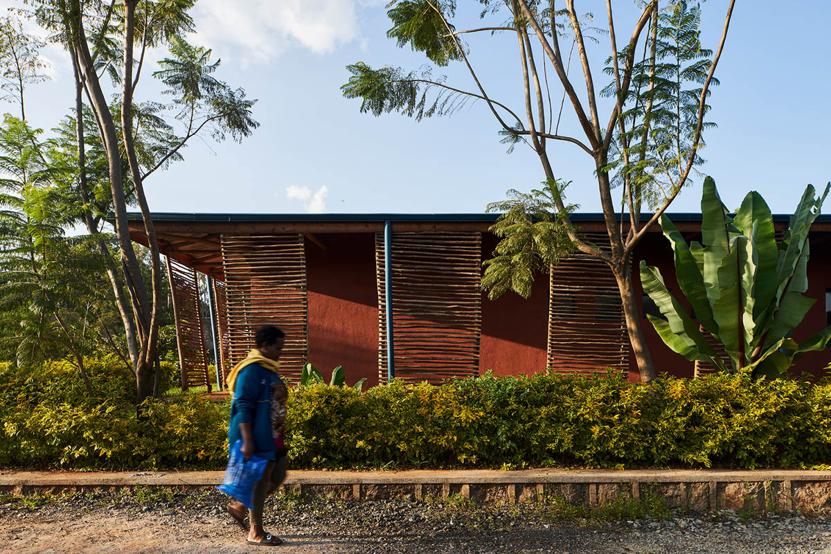 Ethiopian campus by StudioBenaim is dedicated to street children and features local elements