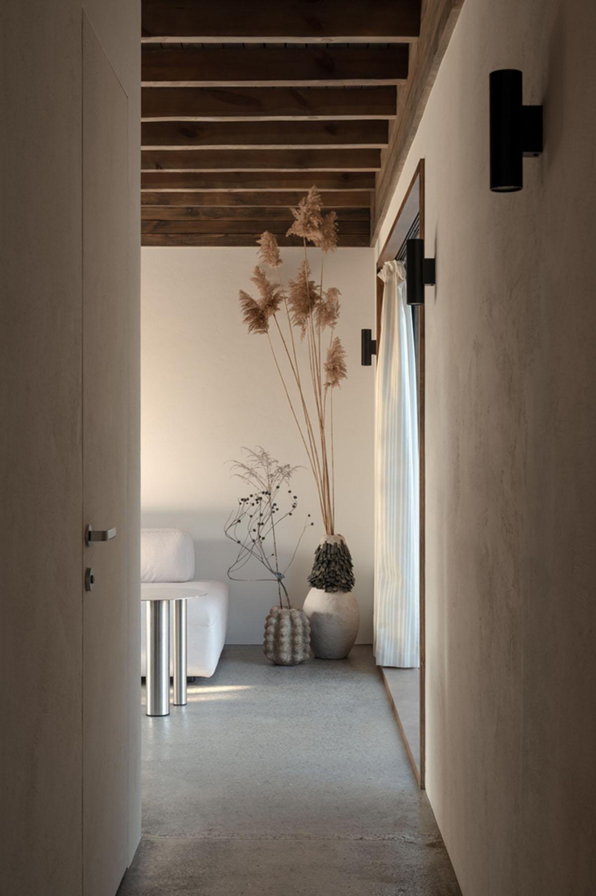 Shovk Studio built house in Kyiv paying homage to Japanese traditions